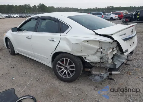 2015 Nissan Altima 2.5 S z USA, uszkodzony, nr VIN 1N4AL3AP1FC492785